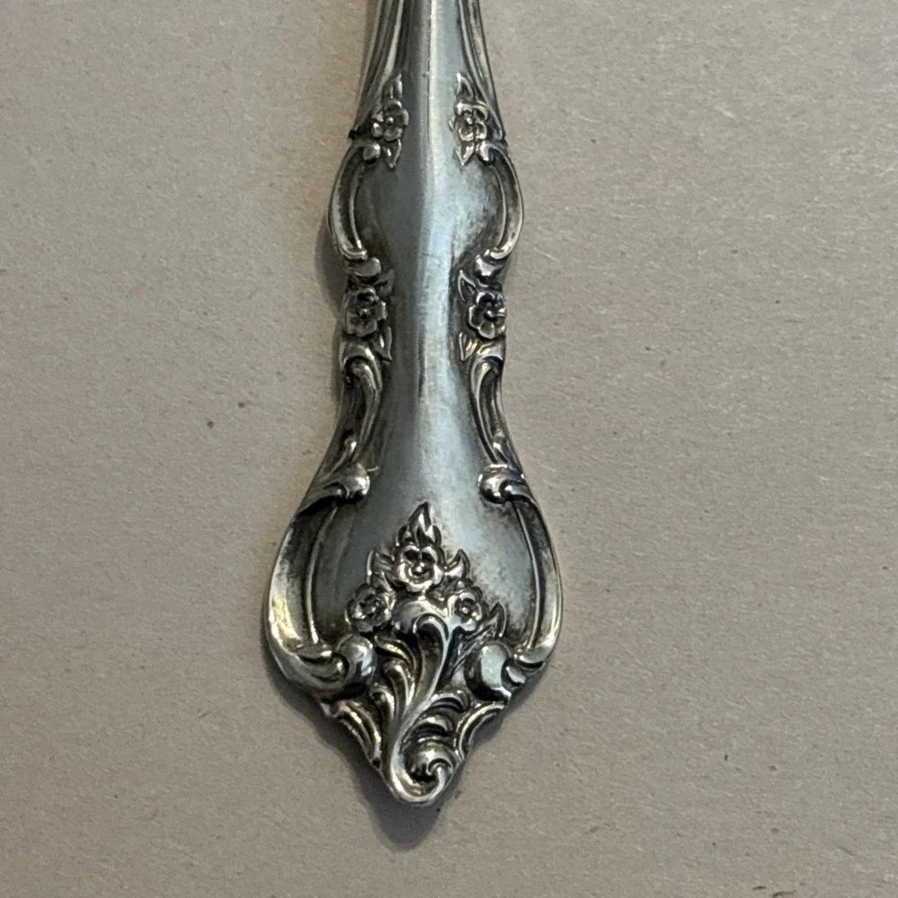 Vintage International Deep Silver Plate‎ Sugar Shell Spoon Orleans Pattern